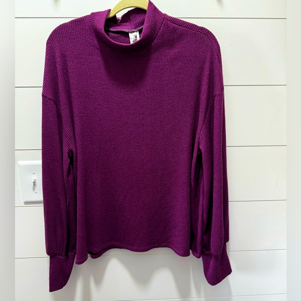 Size large mock turtleneck, loose fitting. EUC, smoke free home
